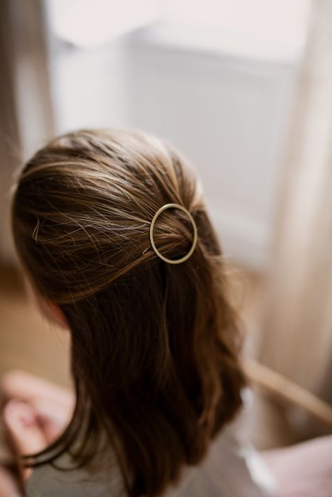 Gold round hair clip