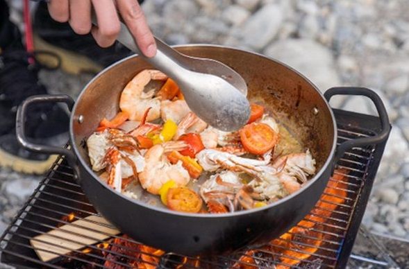 Light stainless steel Dutch oven by Yamatani Industry