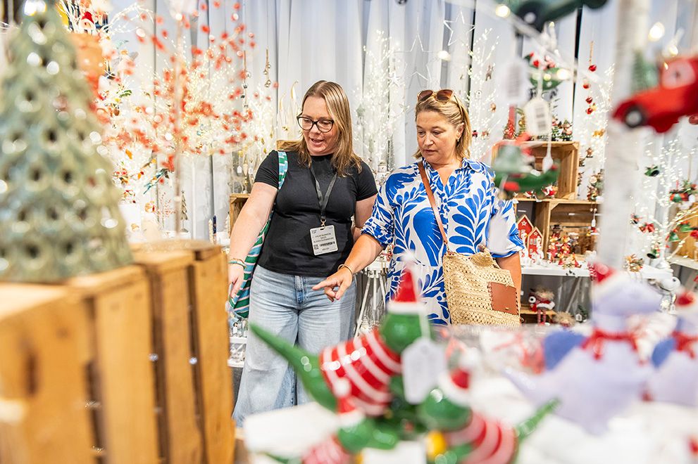 Ladies shopping at H&G26 