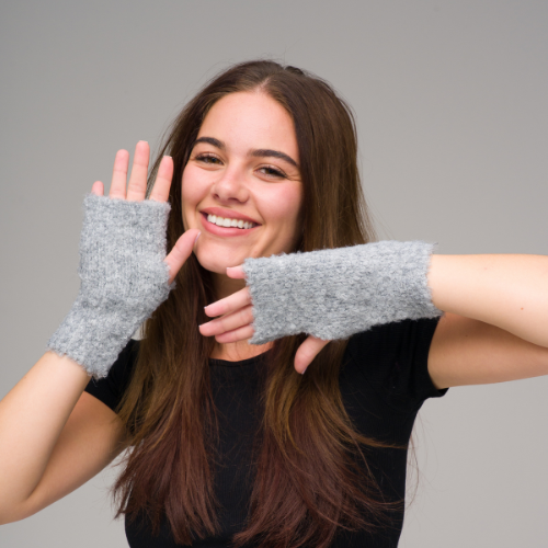 C033 Knitted Fingerless Gloves