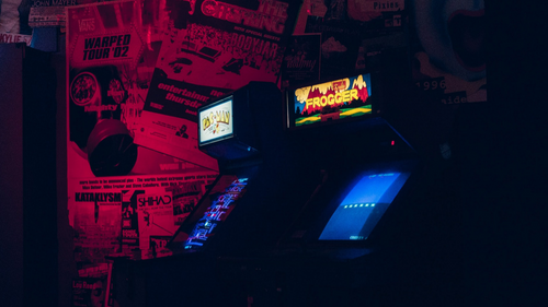 Play retro arcade games!