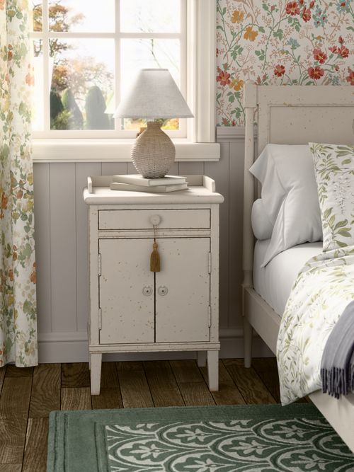 Laura Ashley Brochure