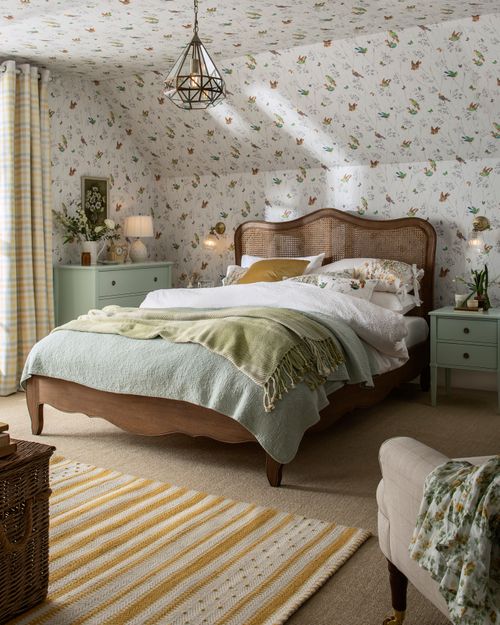 LAURA ASHLEY