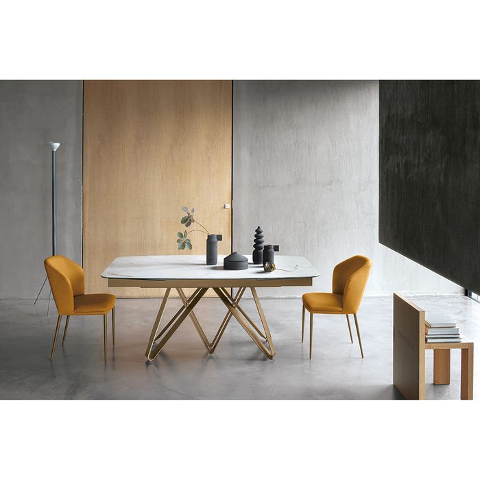 ROULETTE table, ASTORIA chairs