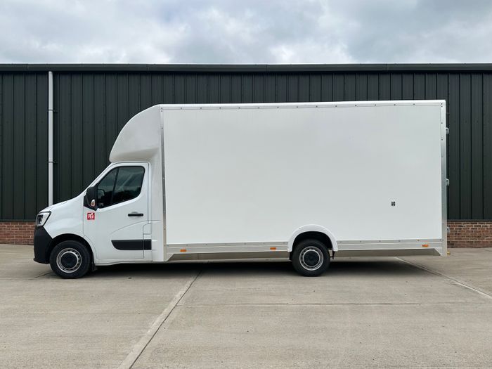 Renault Enfield 5 Metre Low Loader Van
