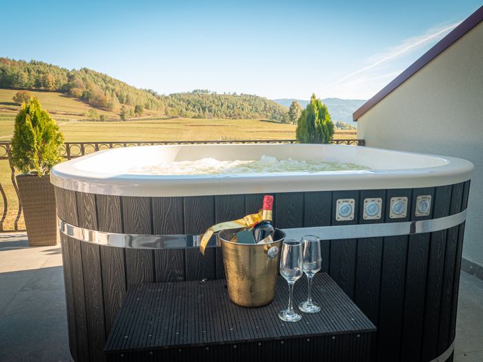 Square Luxury Hot Tub with Stove, 2.02 m, Suitable for 8 People