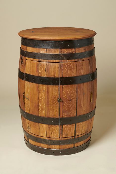 Full barrel bar with doors and swivel lid