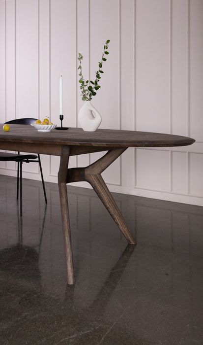 AMELIA Dining Table