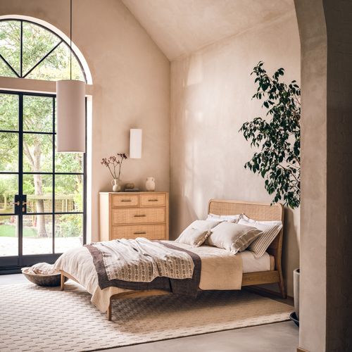Casera Bed