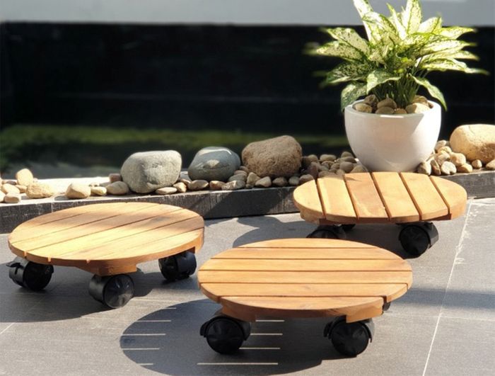 08031 - Movable Plant Pot Acacia Wood Natural Colour