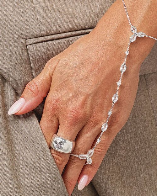 Rhinestone Leaf Detail Hand Chain in Silver