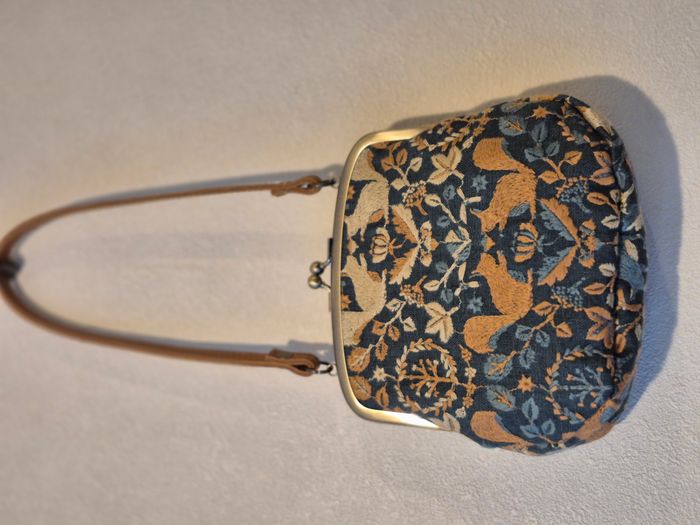 kiss lock bag with leather handle