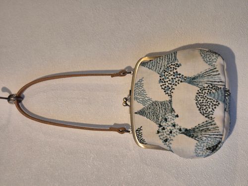 kiss lock bag with leather handle