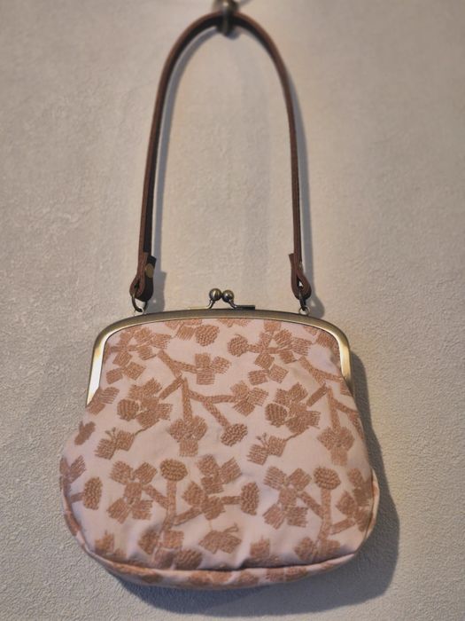 kiss lock bag with leather handle