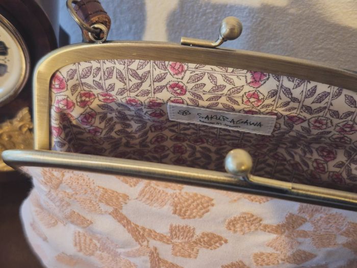 kiss lock bag with leather handle