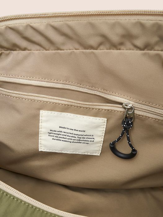 Ecuador XL Recycled Nylon Lightweight Sling Bag