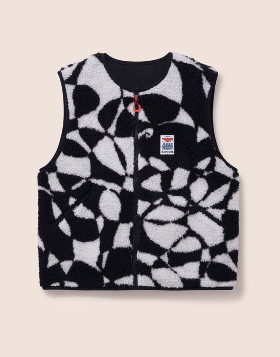 Canyon Printed Fleece Reversible Gilet in Black Print