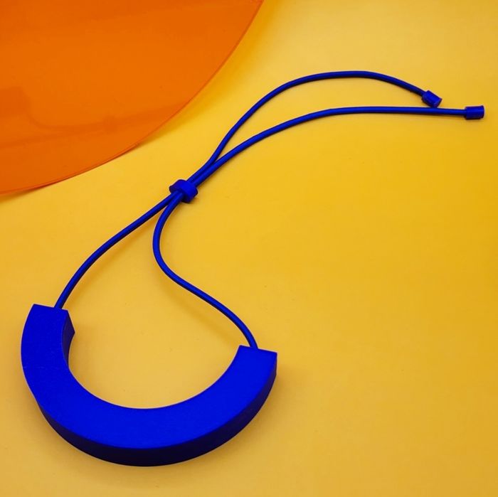 Curve Necklace