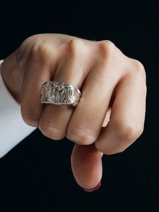 Rosa Signet Ring