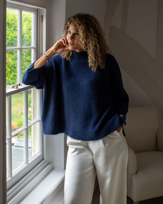 Vicki Jumper | Fluffy | Navy