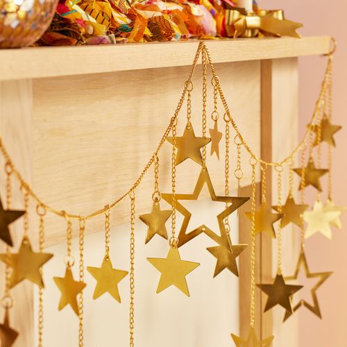 Golden Table Centres, Garlands & Candle Holders