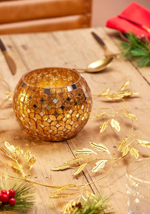 Golden Table Centres, Garlands & Candle Holders