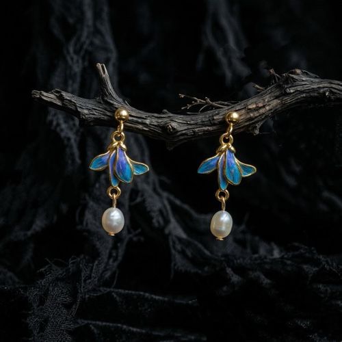 Iris Pearl Earrings