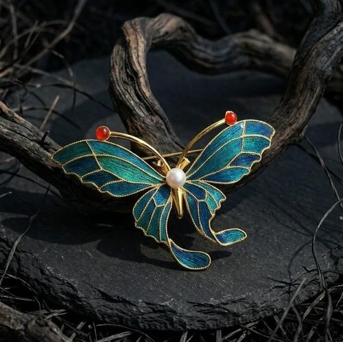 Butterfly Brooch 3-Pearl