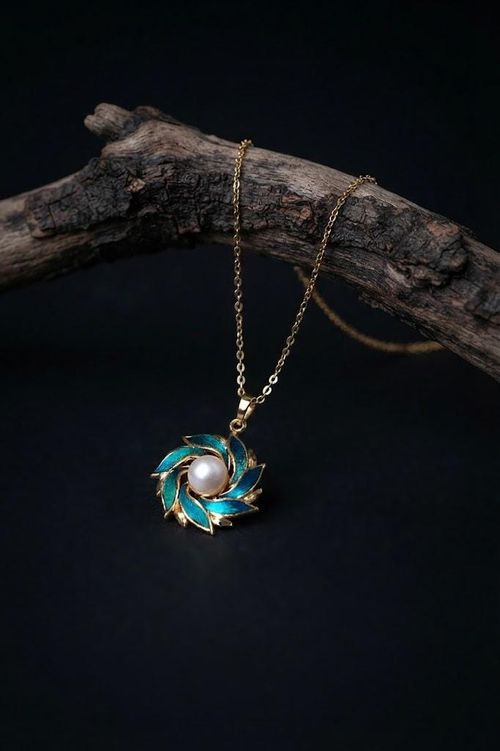 Pinwheel Pendant