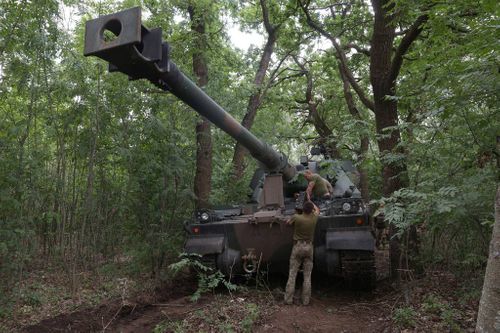 Poland buys more howitzers as local defense exhibit kicks off