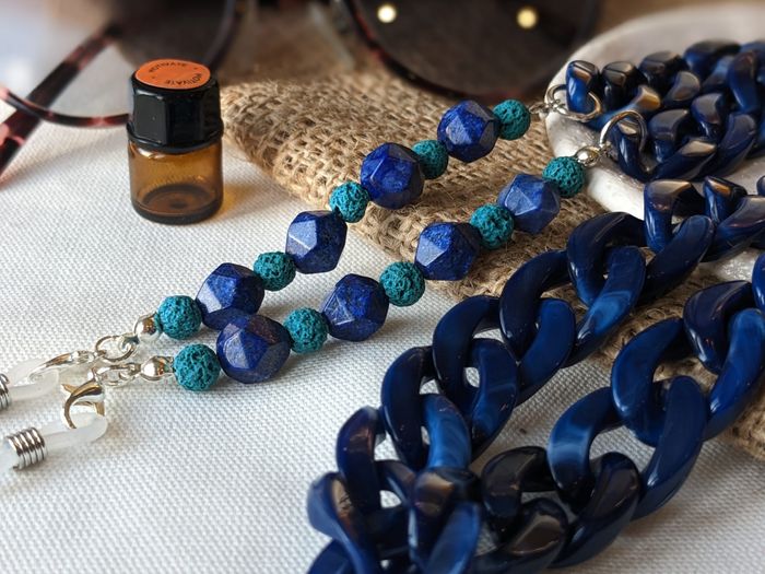 Blue Aromatherapy Essential Oil Diffuser chunky acrylic glasses chain – perfect for wearing with sunglasses and as glasses holder