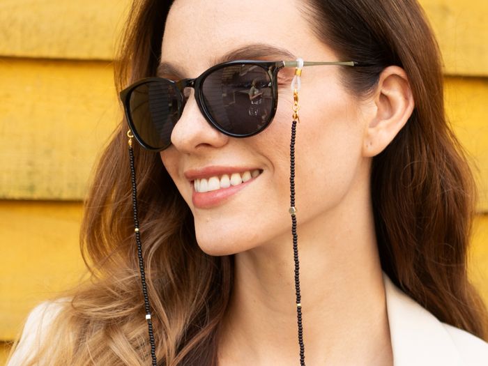 Audrey – Dainty Black & Gold Seed Beads Glasses Chain