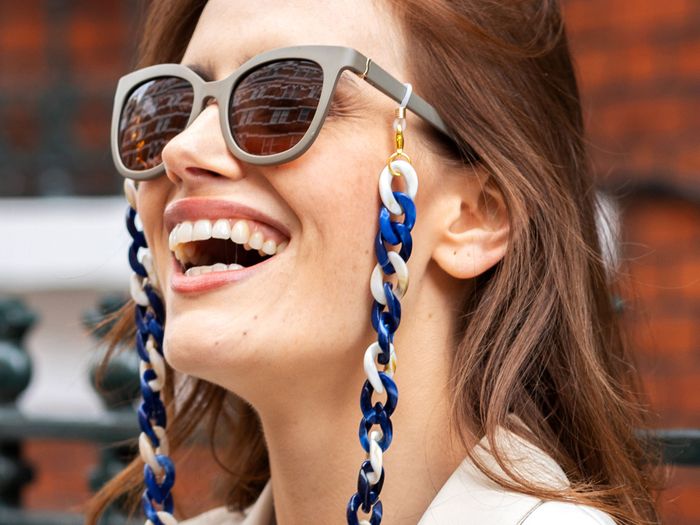 Ema – Marble Blue & Marble Cream chunky acrylic glasses chain
