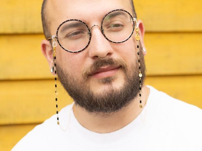 Lili – Black & Gold fine chain Glasses Chain adorned with brass hexagons