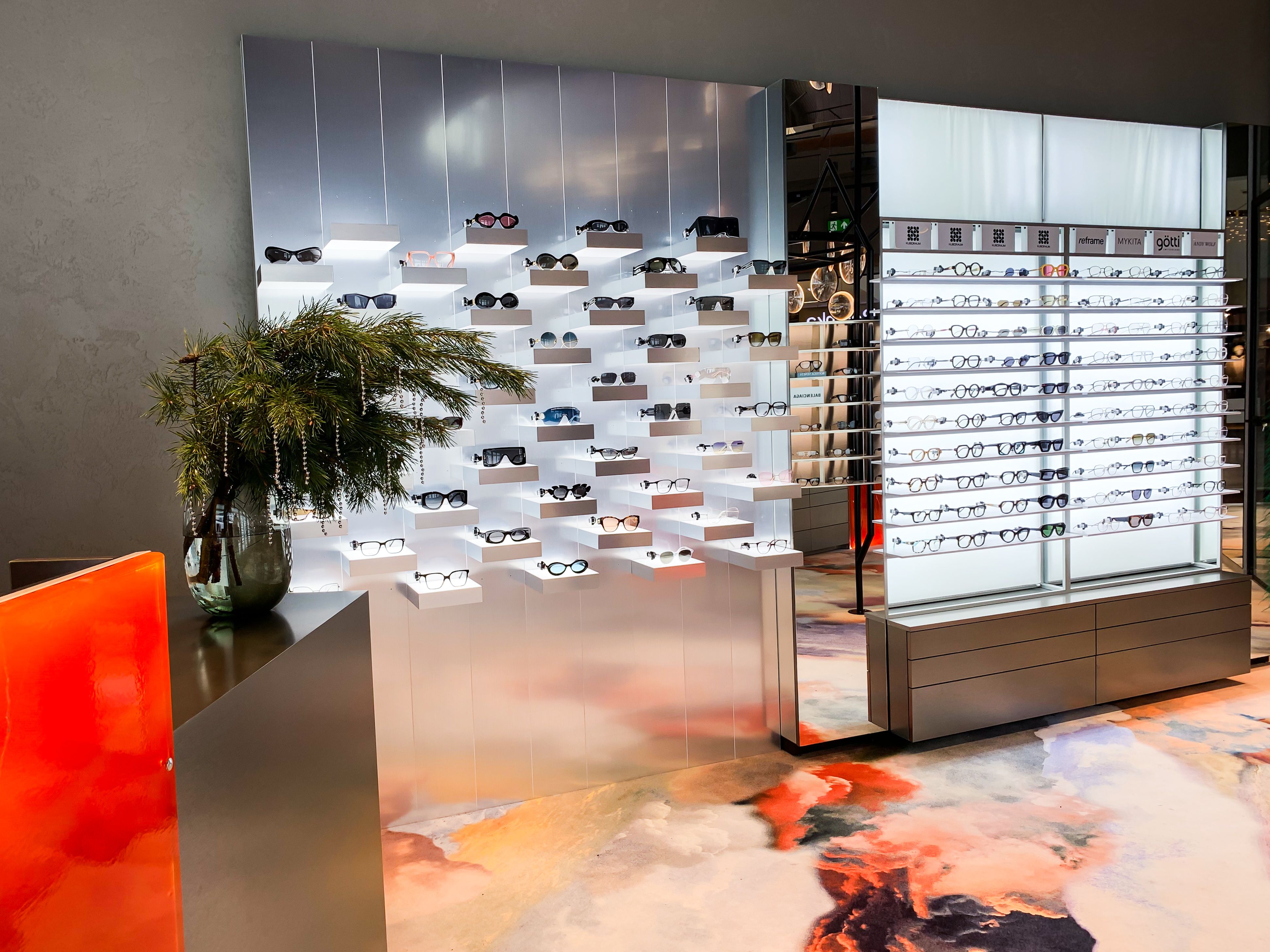 Quadro Stripe shelving system