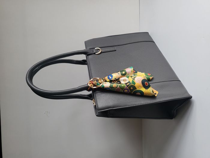 Nouveau Theia microfibre handbag scarf set