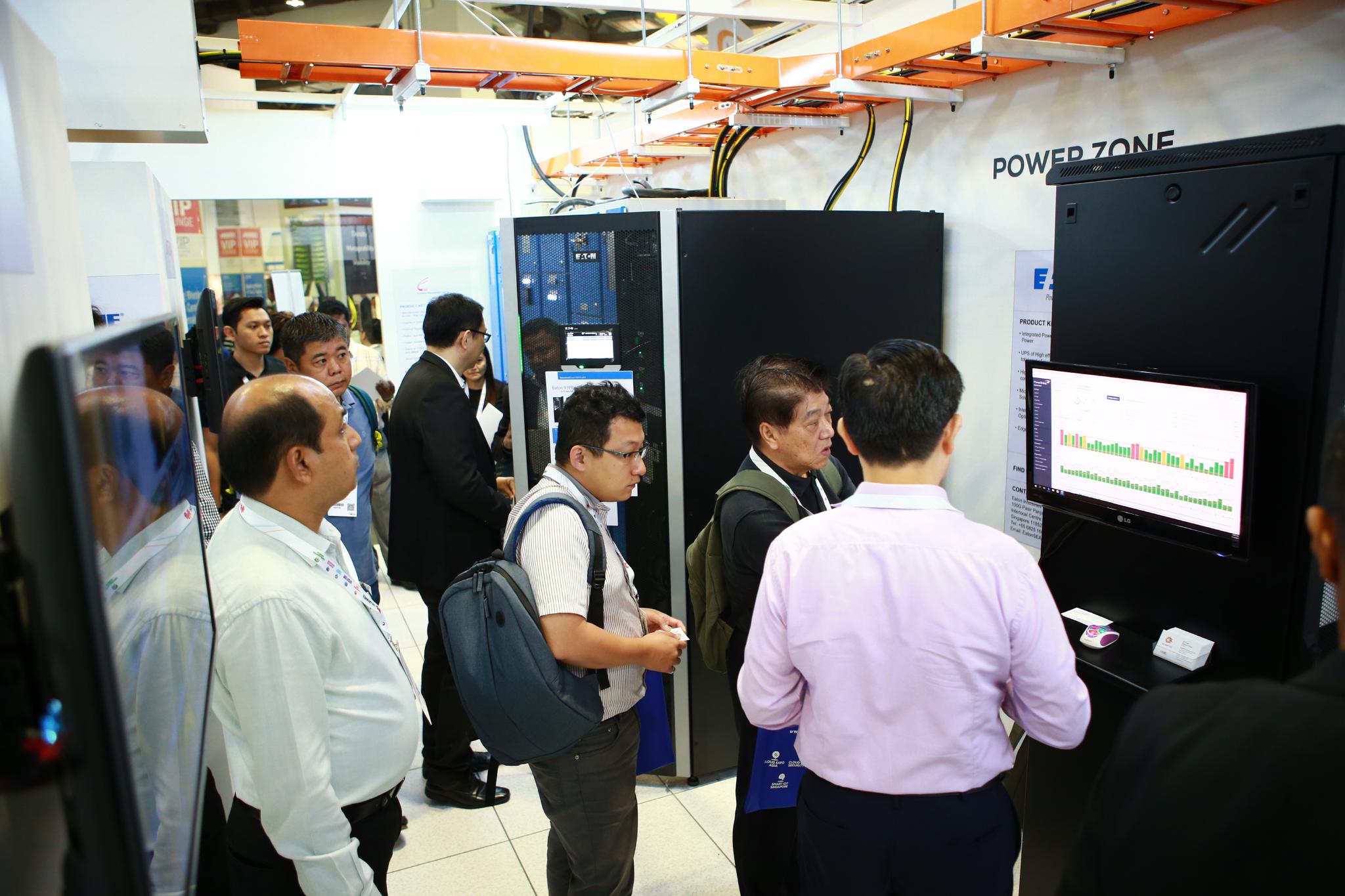 live data centre singapore exhibition sponsors and delegates networking