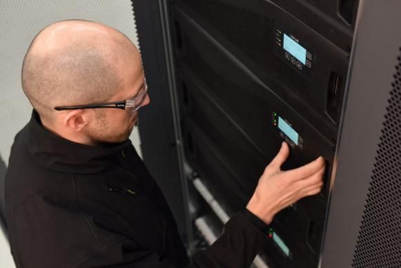 UPS Triple Mode Communication Ensures High Availability