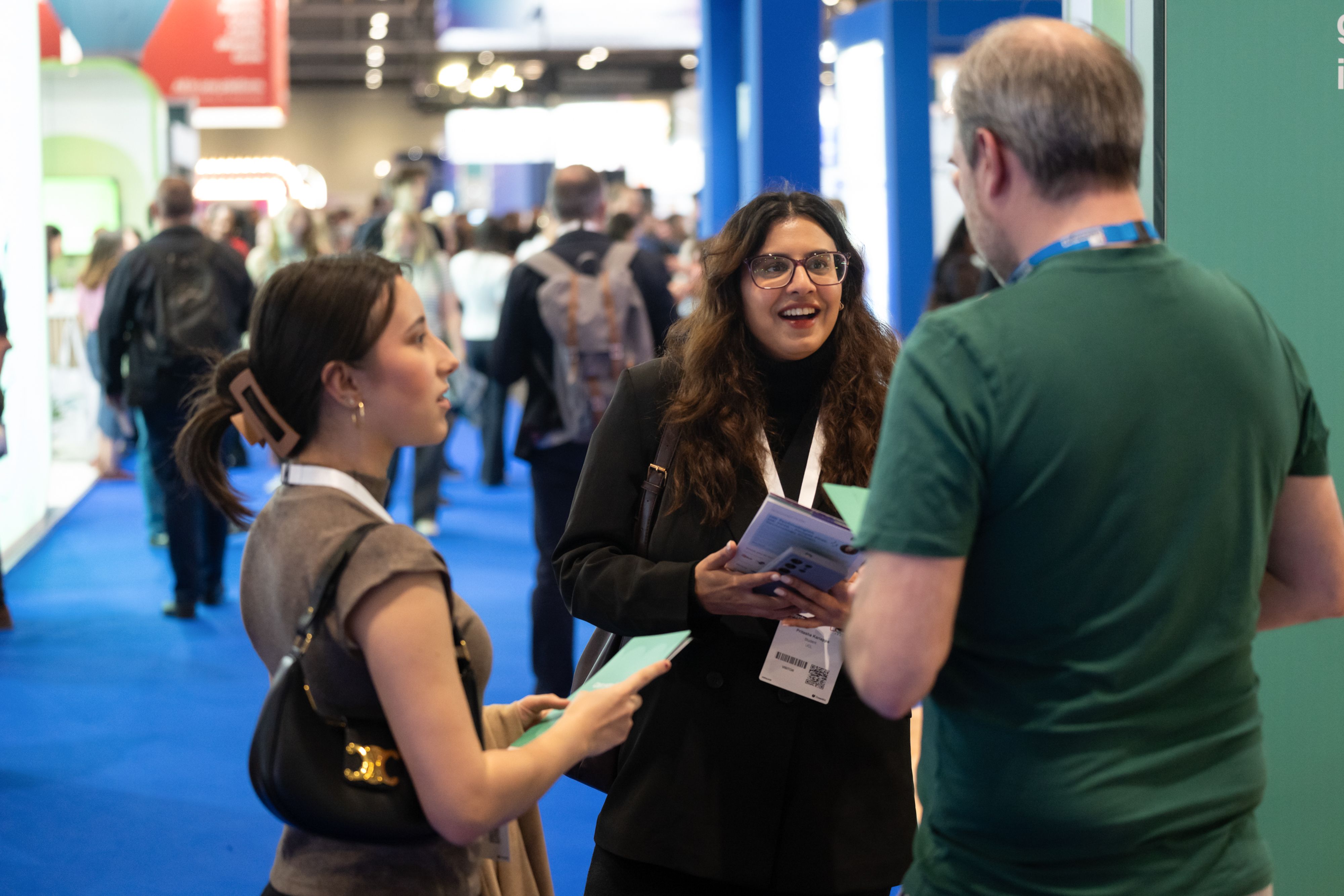 An exhibitor talking to a visitor at HR Technologies UK