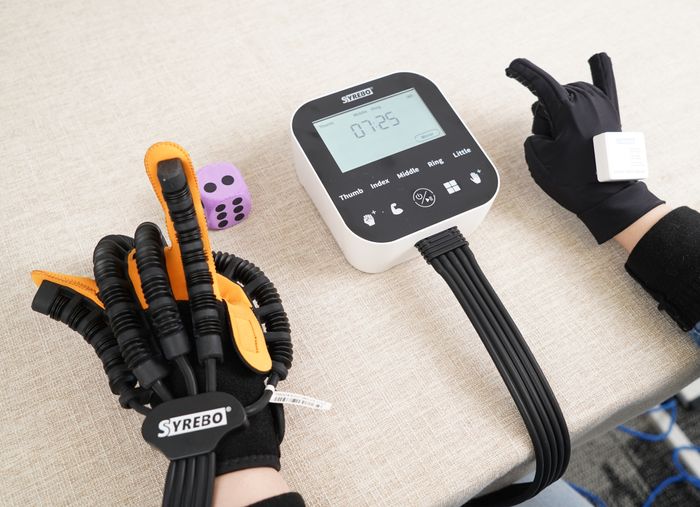 Syrebo Robotic gloves