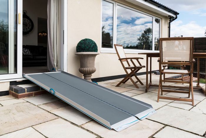 Aerolight-Xtra lightweight folding ramp