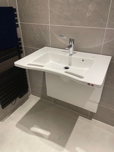 Adjustable wash basins