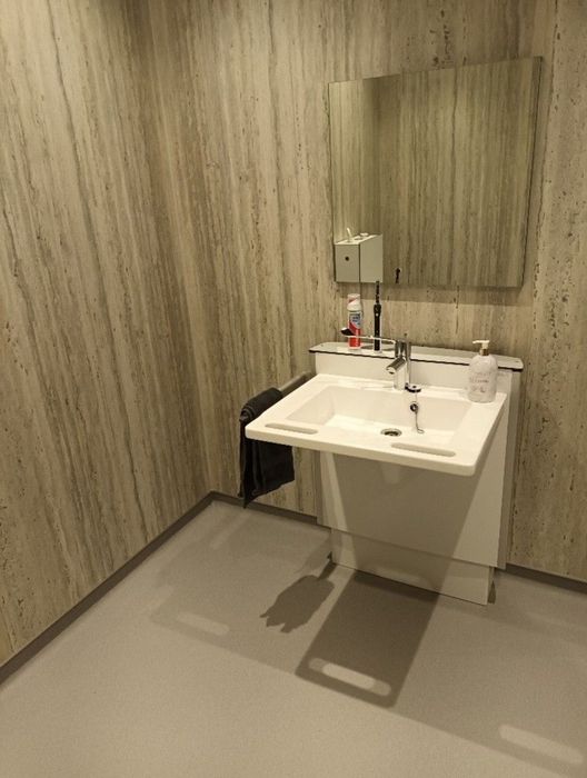 Adjustable wash basins