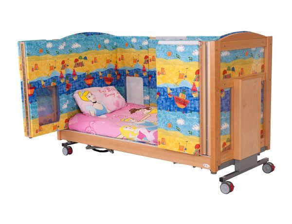 Mascot Mk2 adjustable care cot
