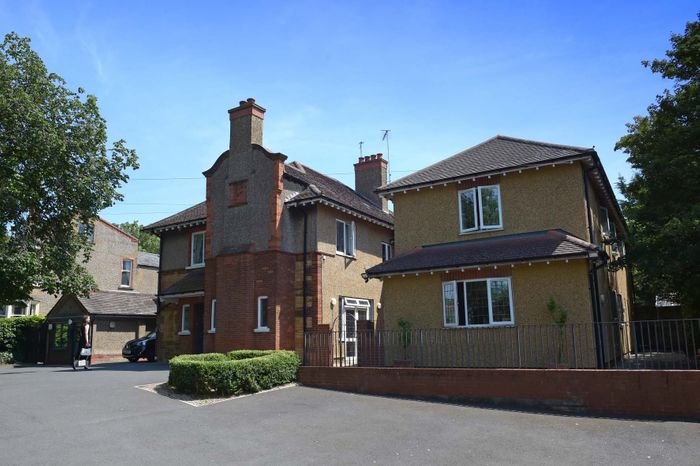 Long-term community neuro-rehabilitation service for males