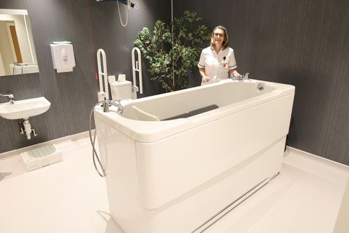 Gemini MX Bath at St Giles Hospice | Accessible Bathing Case Study