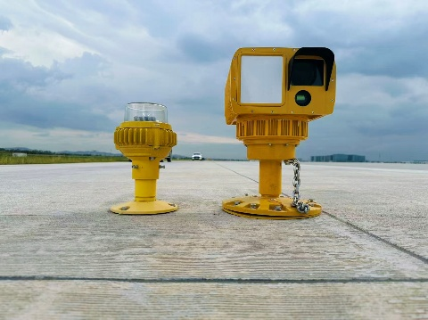Runway FOD detection system