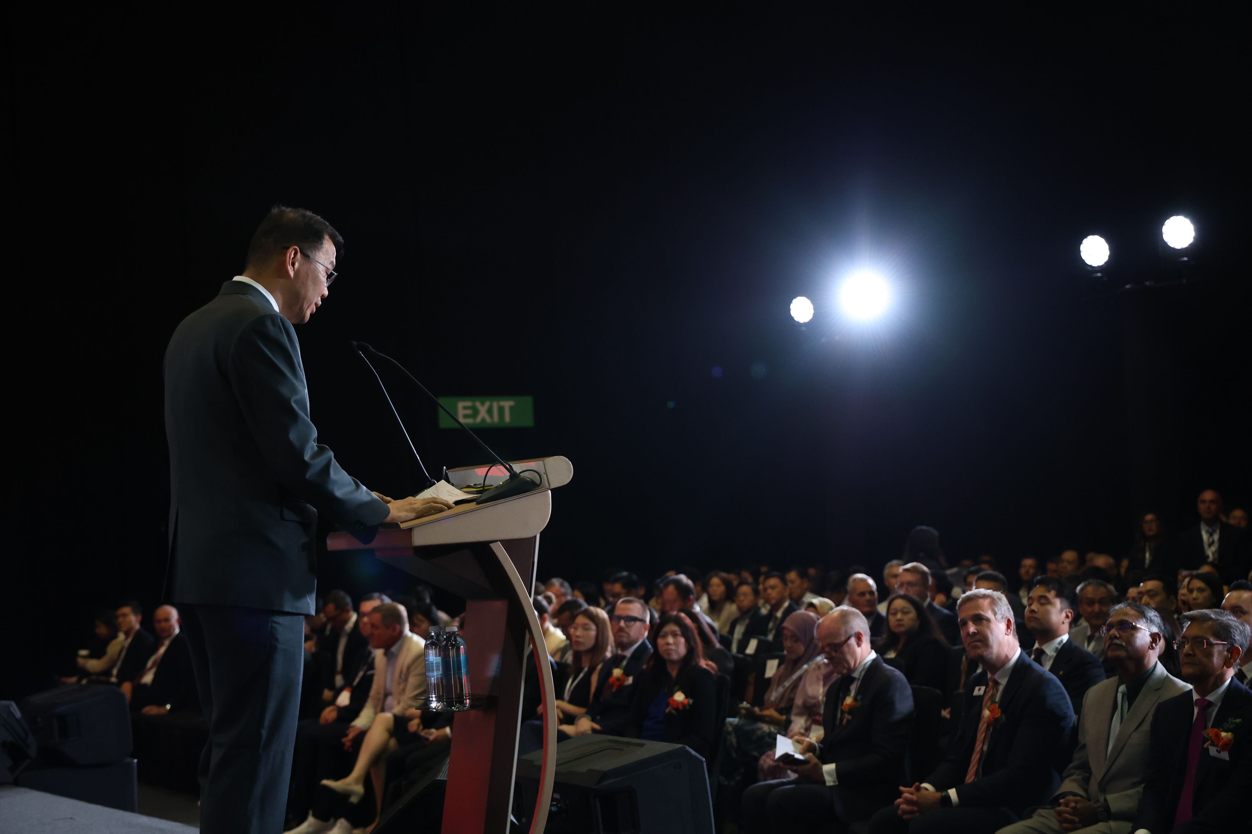 Learn from 200+ Expert Speakers