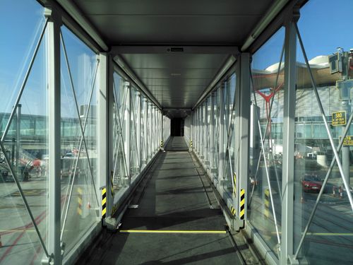 Viarium: experience in the design and supervision of boarding bridges at airports in Spain