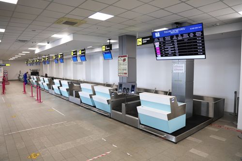 Check-in Systems: Desks & Conveyors